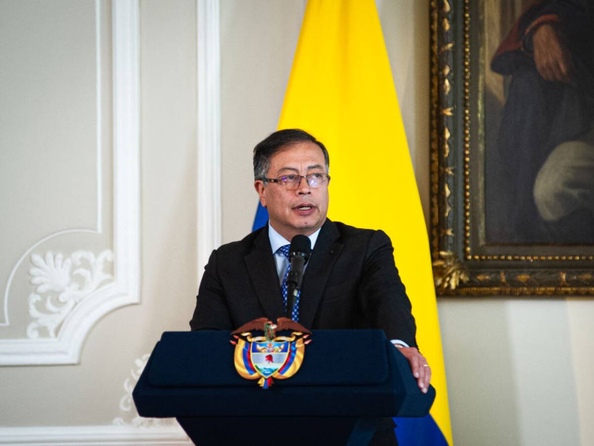 Petro quiere que Satena viaje a Europa y que sea “la aerolínea bandera de Colombia”