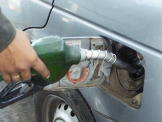 El Gobierno congela los precios de la gasolina durante 2009
