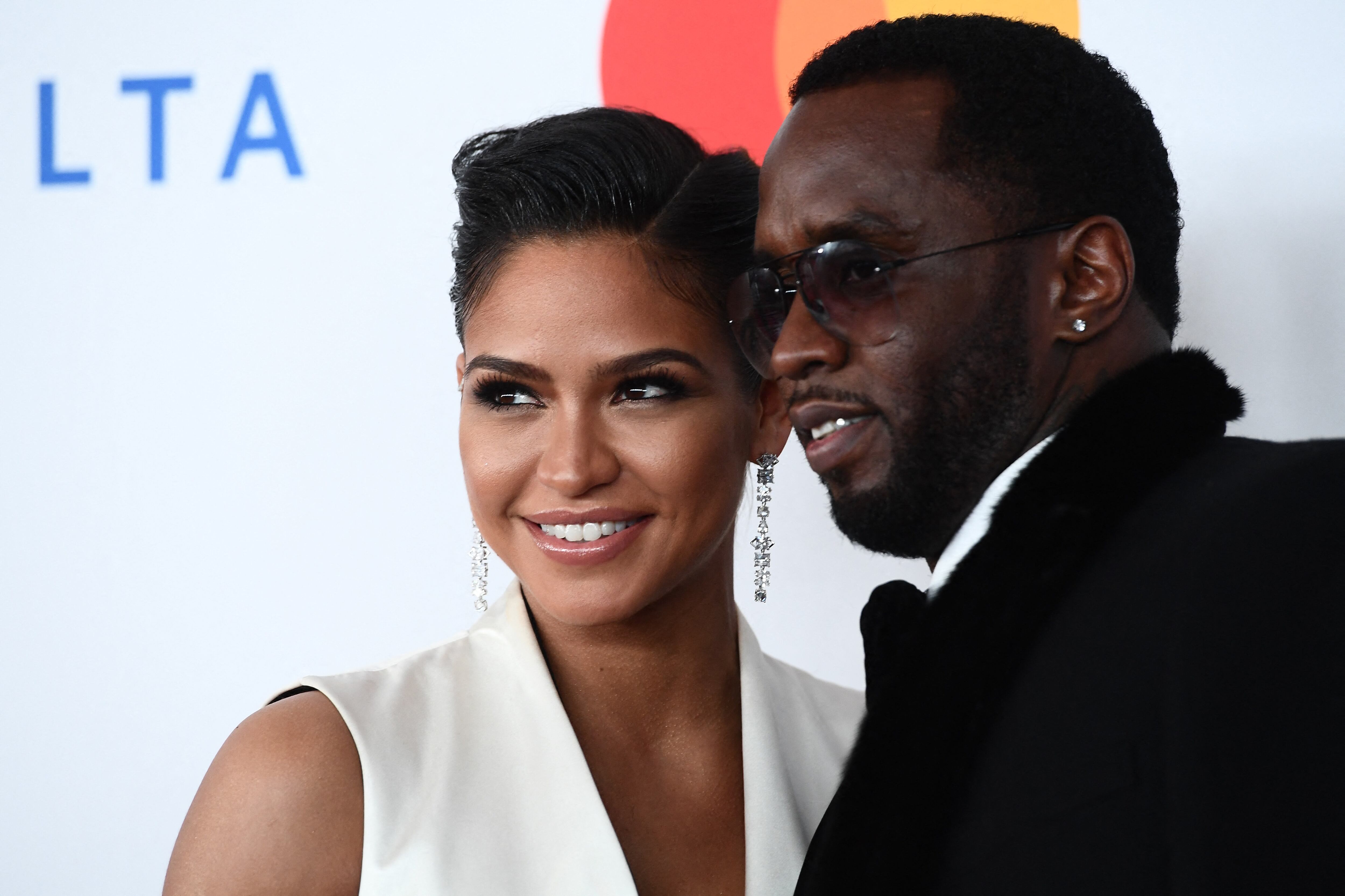 Cassie Ventura y Sean Combs. Foto: JEWEL SAMAD/AFP via Getty Images.