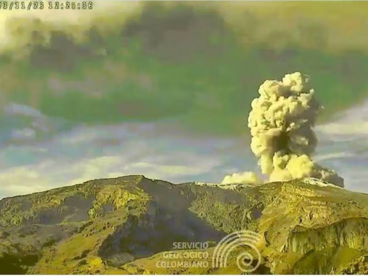 En las últimas horas se registró una emisión de ceniza en el volcán Nevado del Ruiz