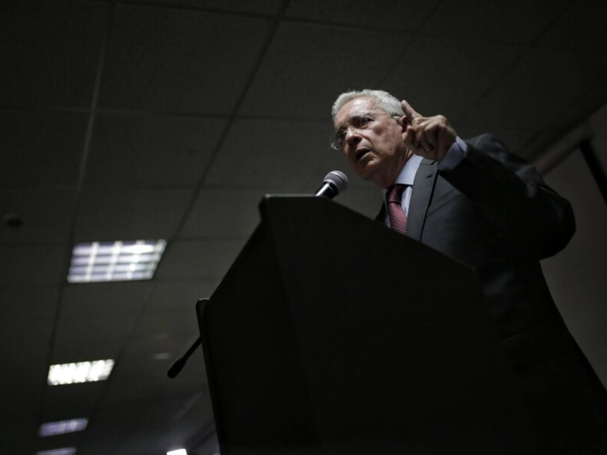 Uribe pide investigar si ‘Calzones’, activista del Centro Democrático, amenazó de muerte a Petro