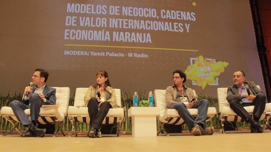Paula Silva, regional project manager del British Council; Yamit Palacio, periodista; Mauricio Reina, investigador de Fedesarrollo; Eric Rodríguez, decano de la Facultad de Administración de Uniandes; Diego Jaramillo, director de Karisma Hotels para Latam
