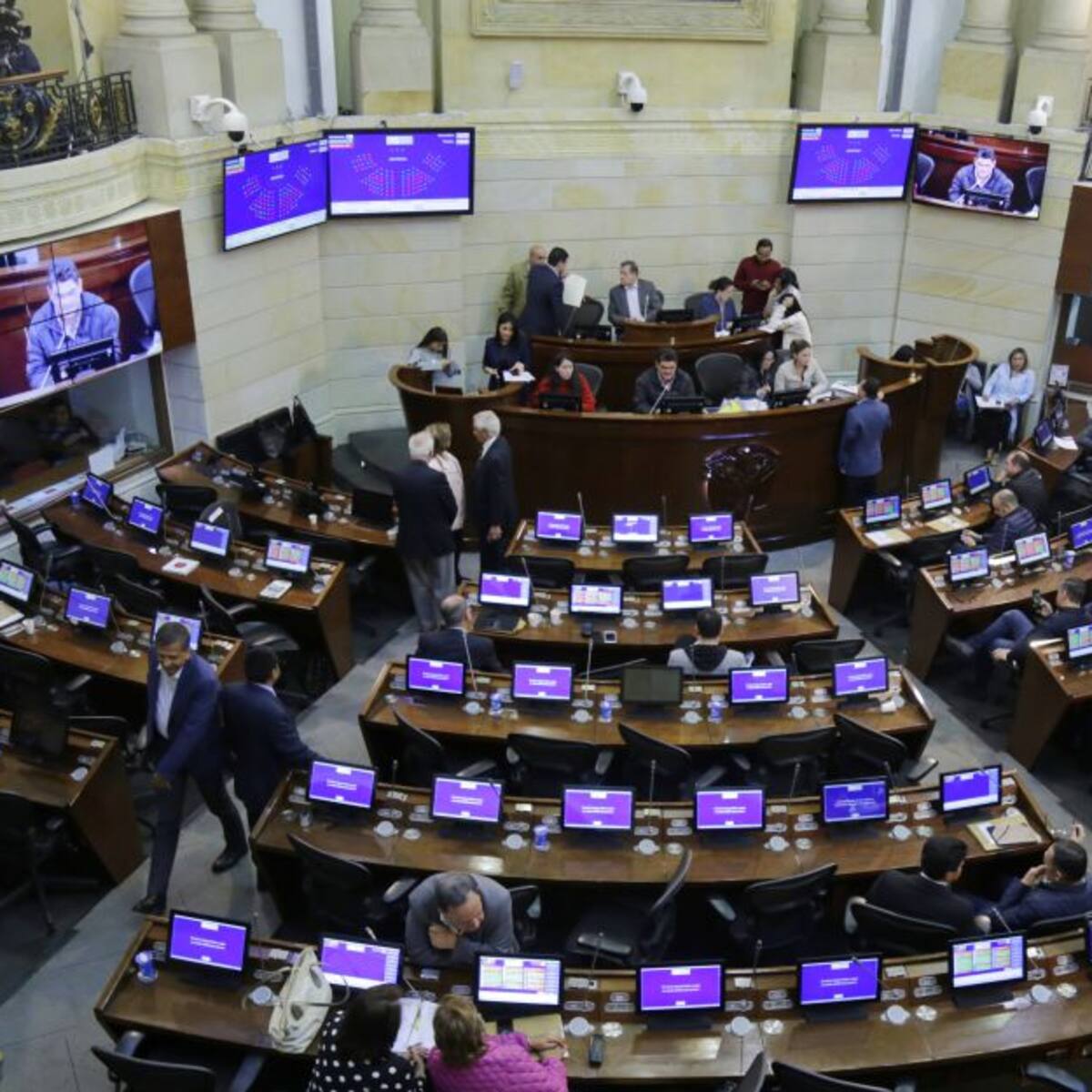 Problemas técnicos y rifirrafes entre senadores en la votación de reforma tributaria