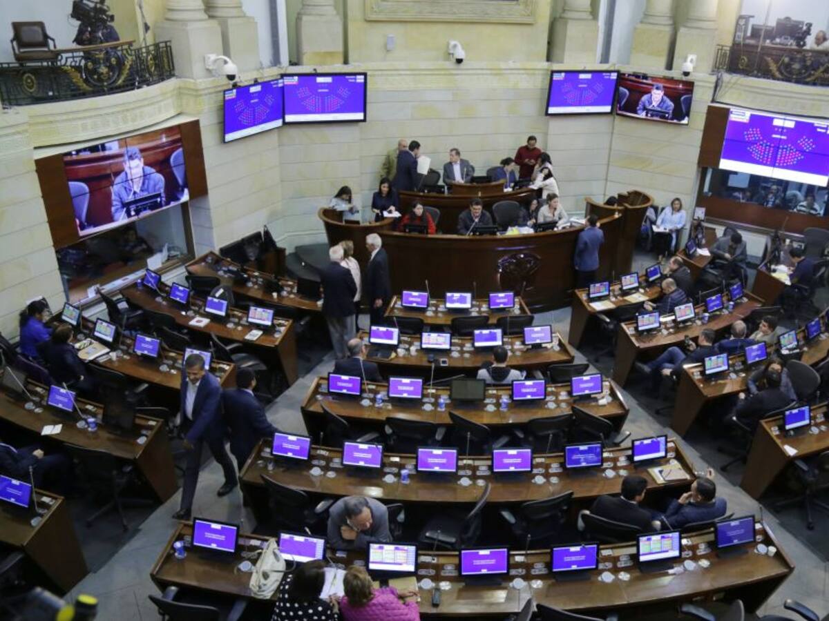 Problemas técnicos y rifirrafes entre senadores en la votación de reforma tributaria