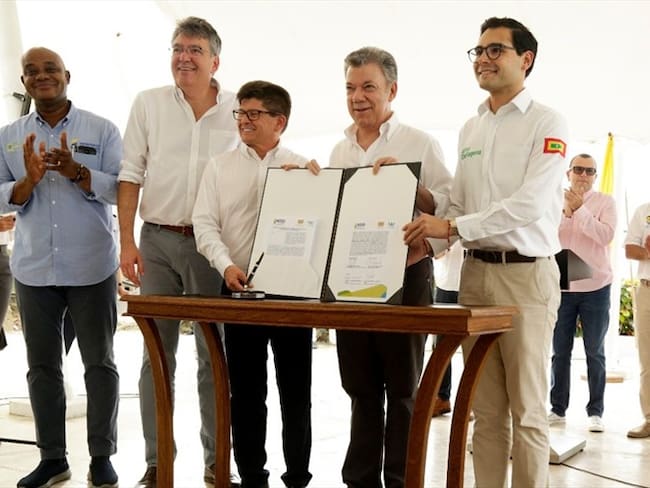 Santos y Londoño oficializan inversión para proyecto de protección costera en Cartagena. Foto: Presidencia