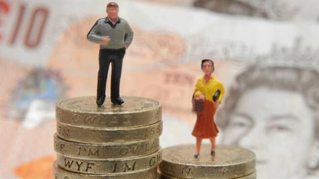Los hombres siguen ganando más que las mujeres a lo largo del mundo. Foto: BBC Mundo.