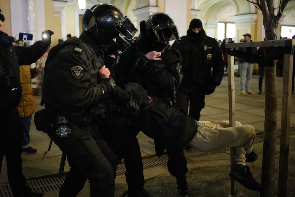 Más de 3.000 detenidos en Rusia en tres días en protestas contra guerra. (Photo by Valya Egorshin/NurPhoto via Getty Images)