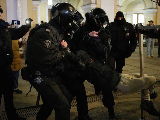 Más de 3.000 detenidos en Rusia en tres días en protestas contra guerra. (Photo by Valya Egorshin/NurPhoto via Getty Images)