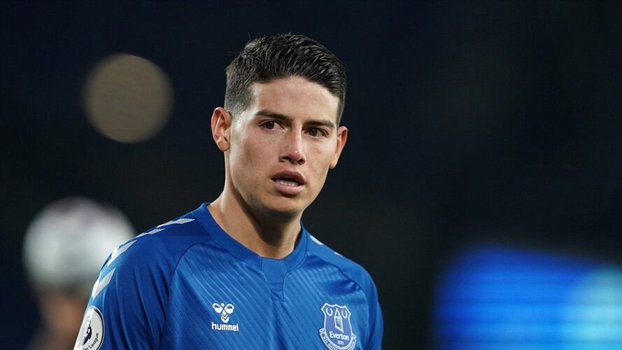James Rodríguez vistiendo la camiseta del Everton 2020/2021. Foto: Jon Super - Pool/Getty Images
