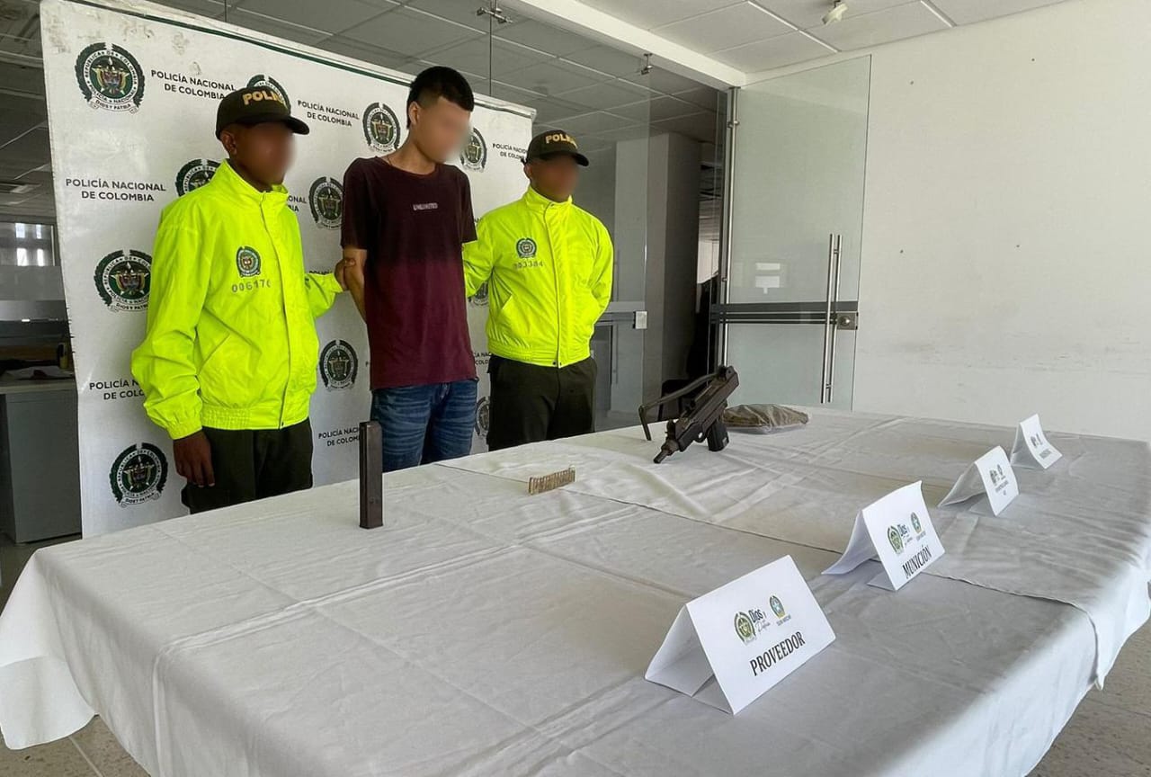 Capturan a integrante de las AGC en Cartagena con subametralladora. Foto: Suministrada.