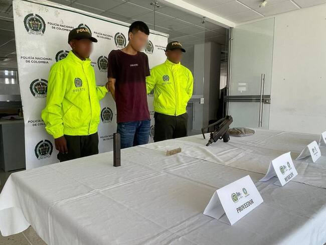 Capturan a integrante de las AGC en Cartagena con subametralladora. Foto: Suministrada.