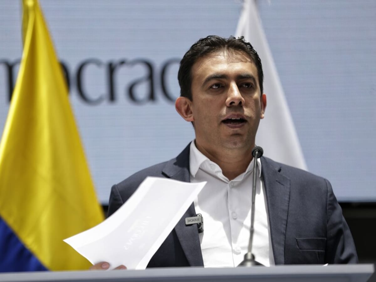 “Petro deberá respetar y acatar los resultados”: Alexander Vega