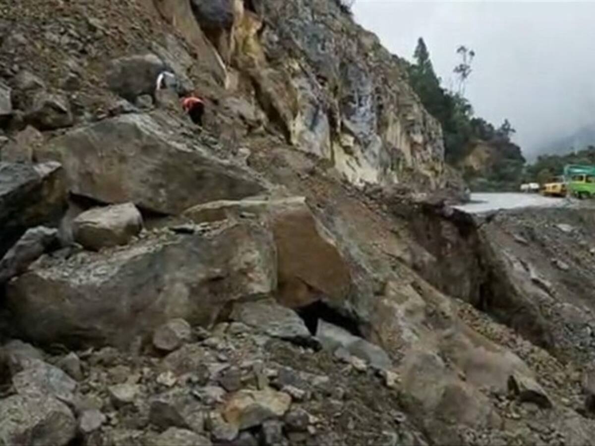 Cerrada Transversal del Libertador por derrumbe entre Cauca y Huila