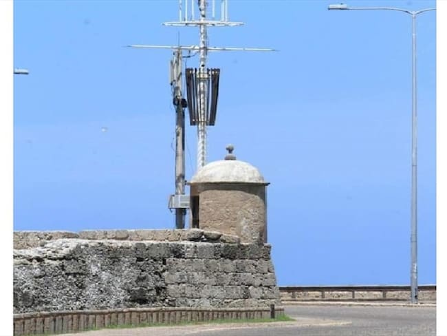 Son cerca de tres antenas como estas las que han instalado en el Centro Histórico. Foto: Cortesía