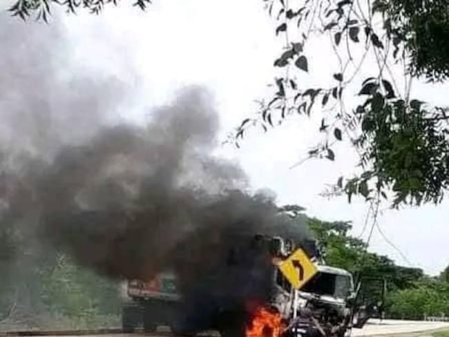 Camión incinerado en Magangué, Bolivar.