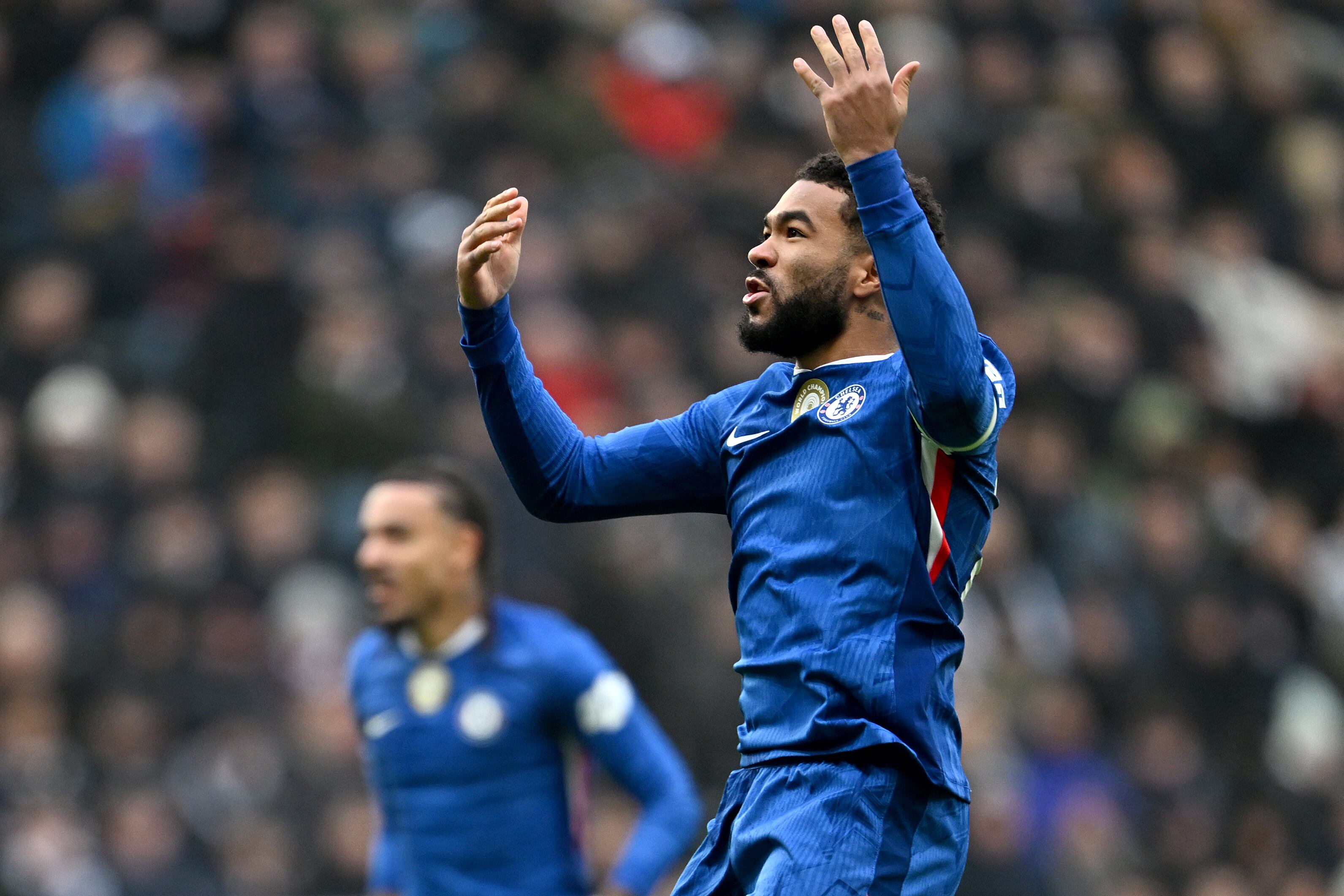 Reece James celebra su gol con el Chelsea ante el Newcastle por la Premier League. FOTO: Darren Walsh/Chelsea FC vía Getty Images