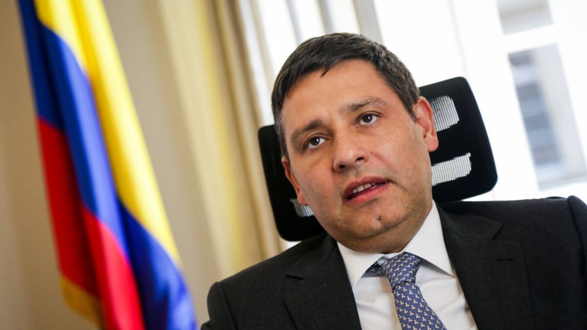 Viáticos por $63 millones no los ha cobrado la primera dama: Mauricio Lizcano