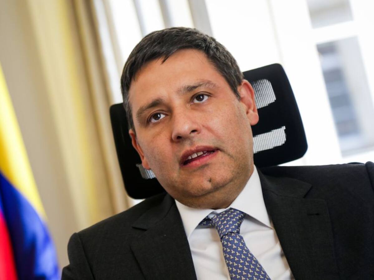 Viáticos por $63 millones no los ha cobrado la primera dama: Mauricio Lizcano