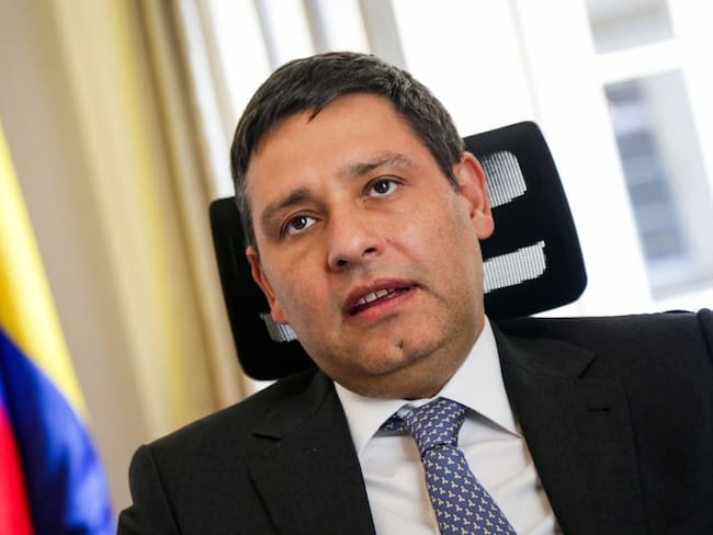 Viáticos por $63 millones no los ha cobrado la primera dama: Mauricio Lizcano