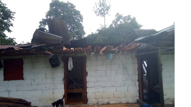 Varias viviendas destechadas en Marquetalia, Caldas. Foto: Enviada desde la Secretaría de Medio Ambiente de Caldas.