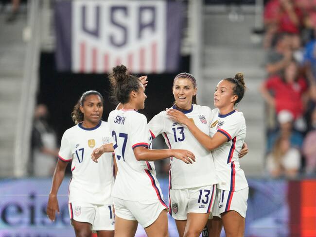 Alex Morgan con sus compañeras de la Selección Femenina de Estados Unidos. (Photo by Brad Smith/ISI Photos/Getty Images)