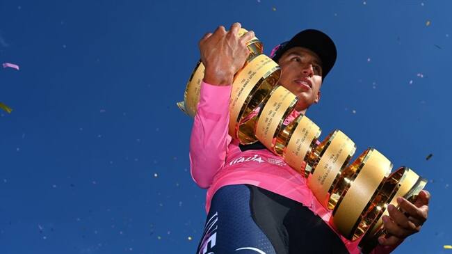 Los internautas no esperaron para felicitar al ciclista colombiano después de declararse campeón del Giro de Italia. . Foto: Stuart Franklin/Getty Images