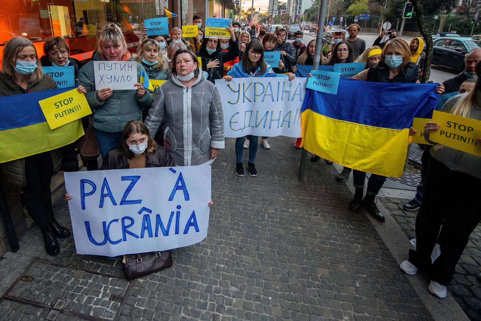 El presidente Iván Duque aseguró que el Gobierno evalúa enviar un avión de la Fuerza Aérea para sacar a los colombianos que han logrado salir de Ucrania y traerlos al país