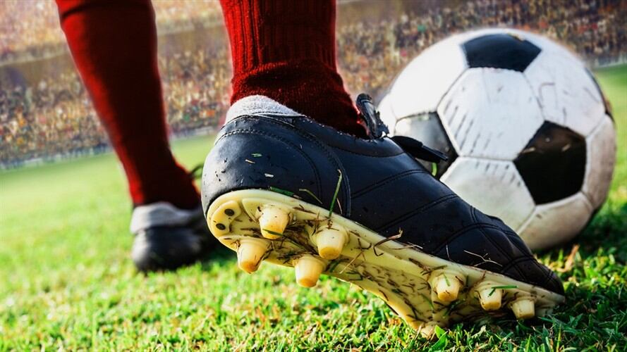 EL "balonazo" que recibió periodista deportiva en plena transmisión. Foto: Getty Images