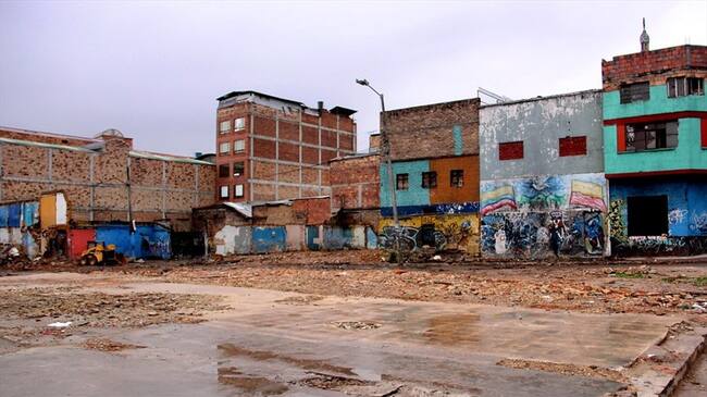 Cerca de 2.500 hombres de la Policía y del Ejército ingresaron al Bronx para destruir, lo que muchos consideraban, uno de los lugares más peligrosos de la ciudad.. Foto: Colprensa