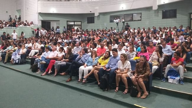 Los candidatos debatieron en el foro #ArgumentandoPaís, organizado por la Universidad Tecnológica de Bolívar y moderado por Diana Calderón y Yamit Palacio. Foto: Redacción W Radio