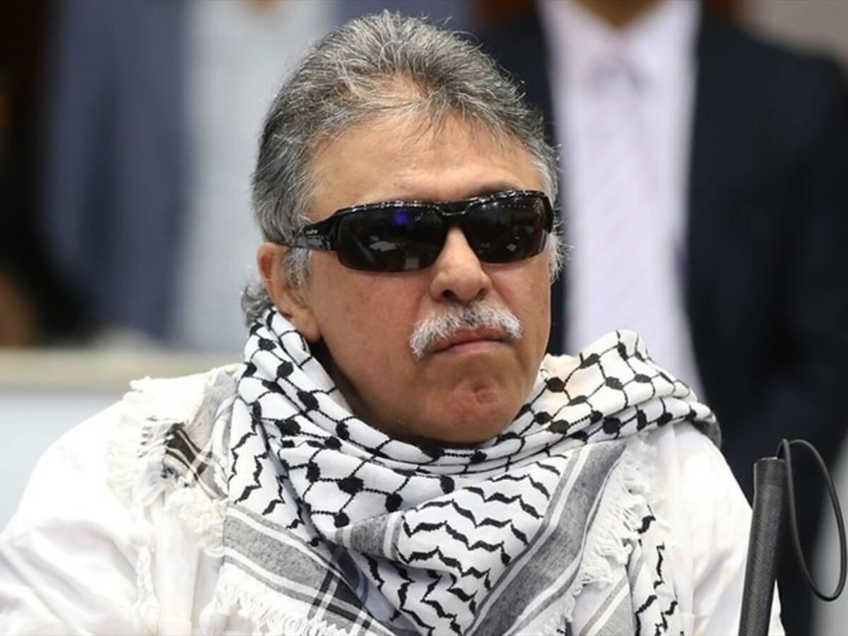 Santrich militarmente no significa mucho para los que reincidieron: Ariel Ávila