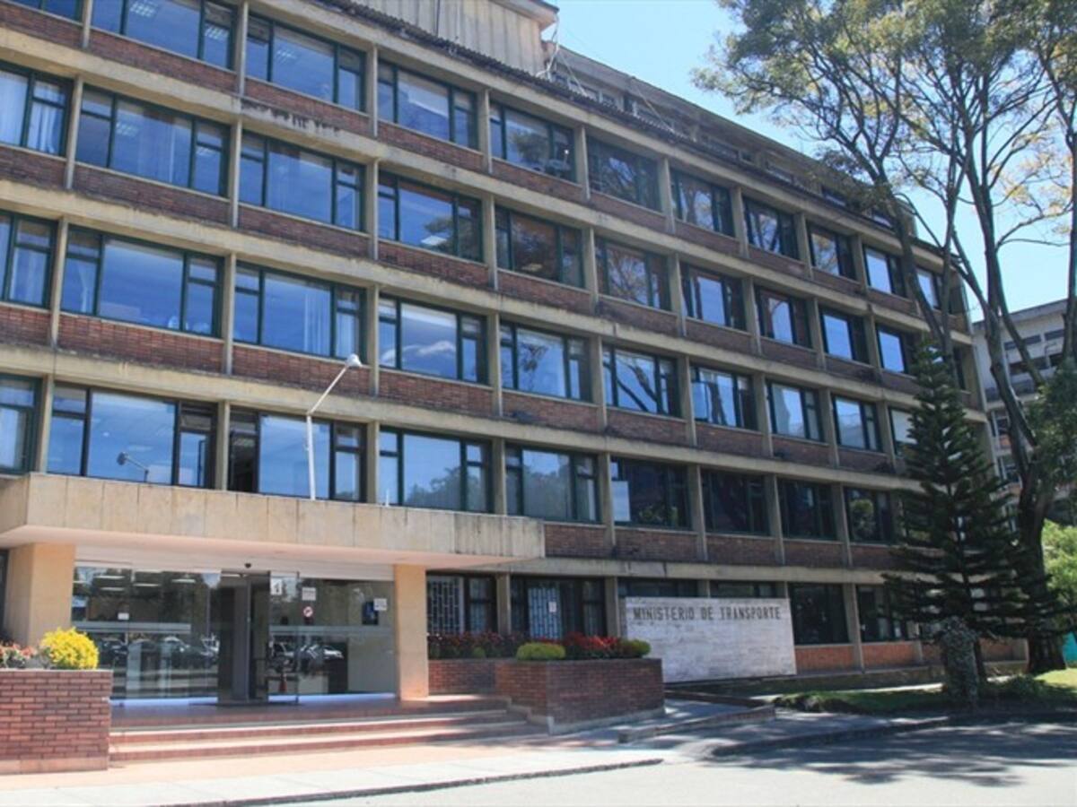 Nos tocó pedir ayuda para mover los vehículos porque no había paso: María Olga Isaza