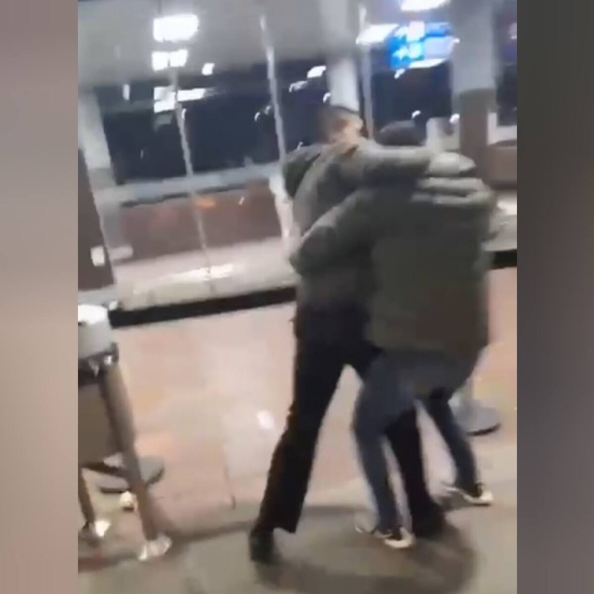 Video: Pelea entre taxista y conductor de plataforma en Terminal de Transportes de Bogotá