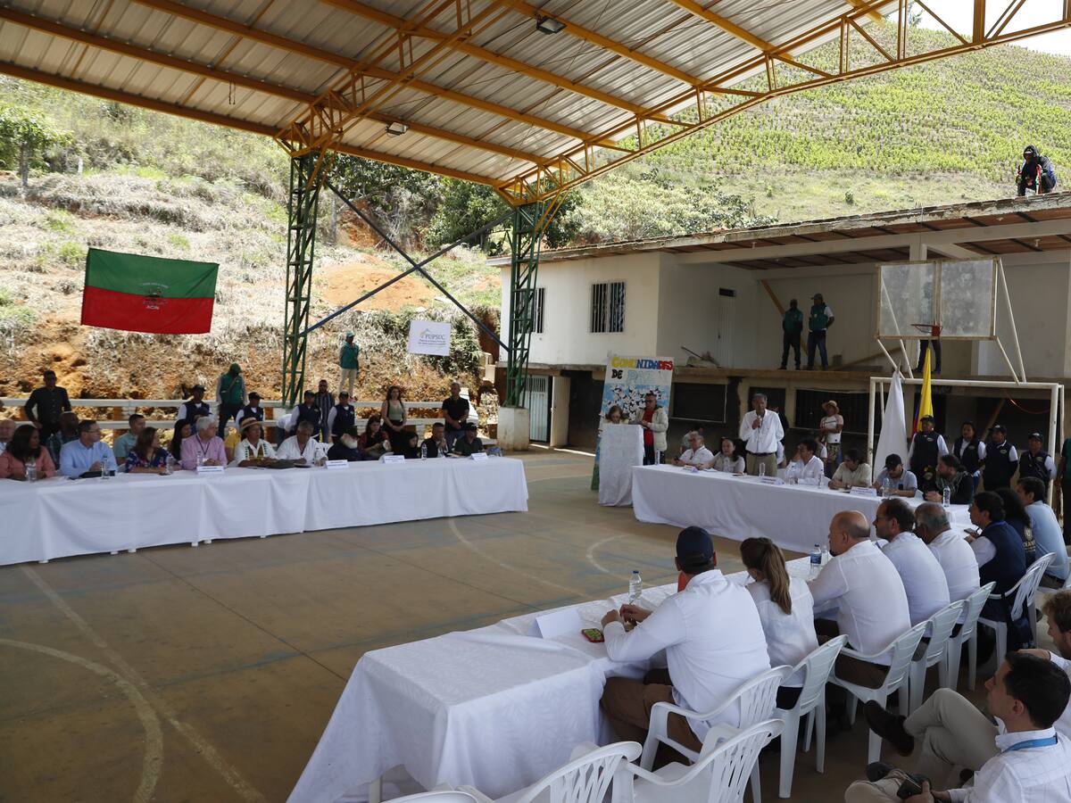 Gobierno y disidencias Farc instalarán mesa de diálogos en el Catatumbo el 8 de octubre