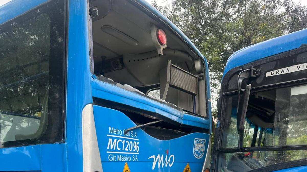 Más de 20 personas lesionadas tras choque entre dos buses del MIO