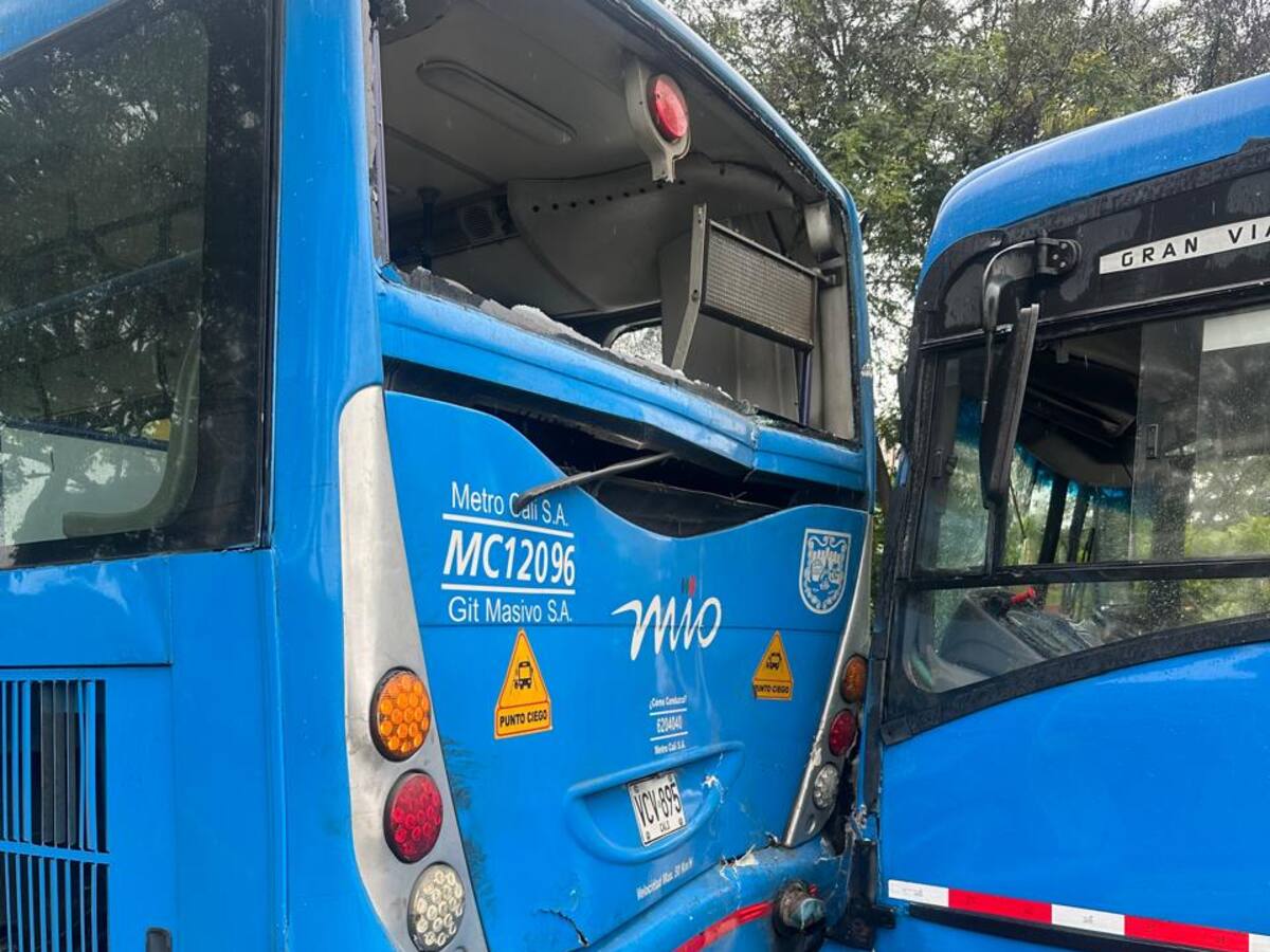 Más de 20 personas lesionadas tras choque entre dos buses del MIO