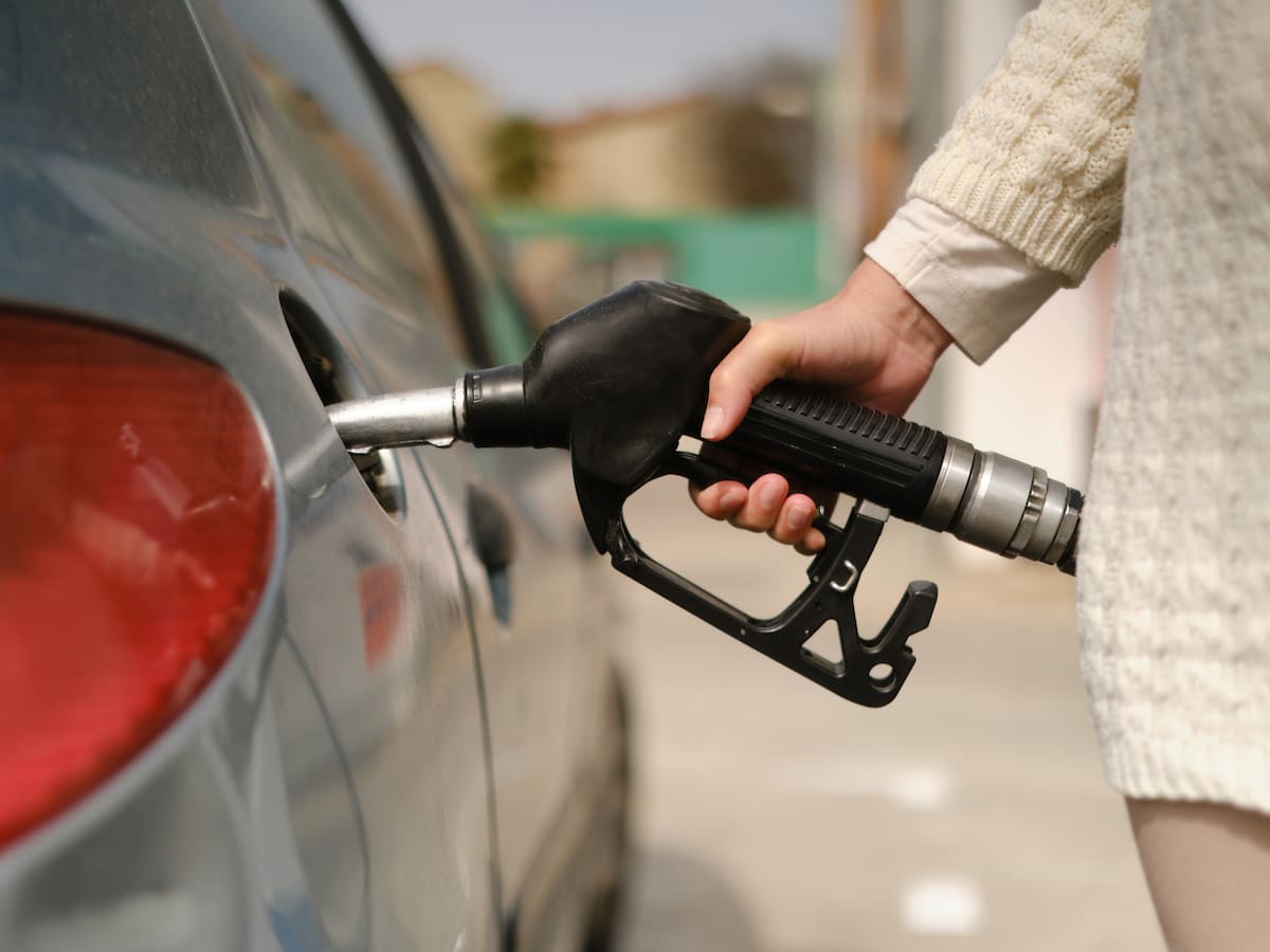 Cuántos litros de gasolina trae un galón en Colombia: fórmula sencilla para calcular y ejemplos