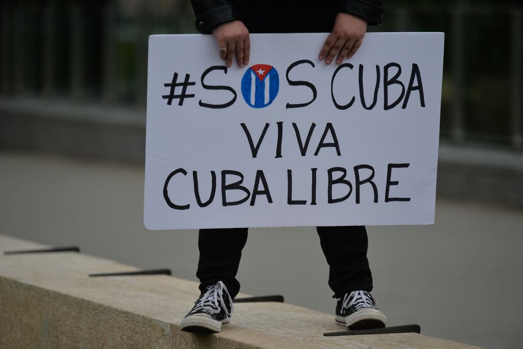 Foto de referencia de un manifestante en Cuba. Foto: Getty Images