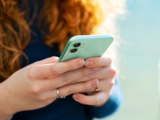 ¿Es adicto al celular? Estas son las señales de la nomofobia y cómo manejarla
