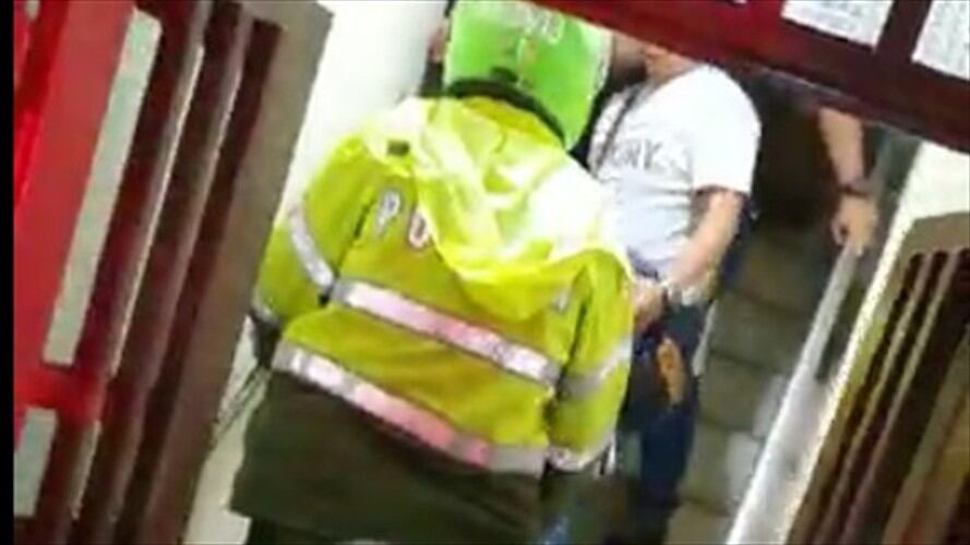 Cuando los uniformados llegaron al lugar, encontraron al sujeto en estado de embriaguez y al menor al interior de la habitación sin signos vitales . Foto: Cortesía