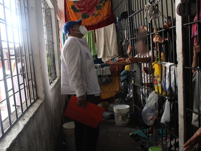 “Este centro transitorio de reclusión no cuenta con las condiciones mínimas de seguridad, el número de reclusos sobrepasa la capacidad del lugar, generando preocupantes condiciones de salubridad y de seguridad”. Crédito: Personería de Popayán.