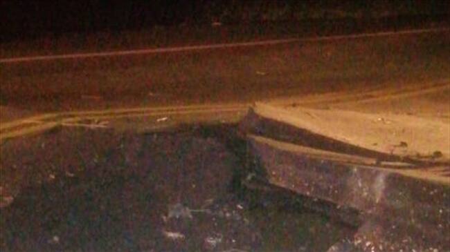 Los usuarios de la carretera reportaron una fuerte explosión en el kilómetro 62, y posteriormente un incendio forestal. Foto: Cortesía En Línea TV