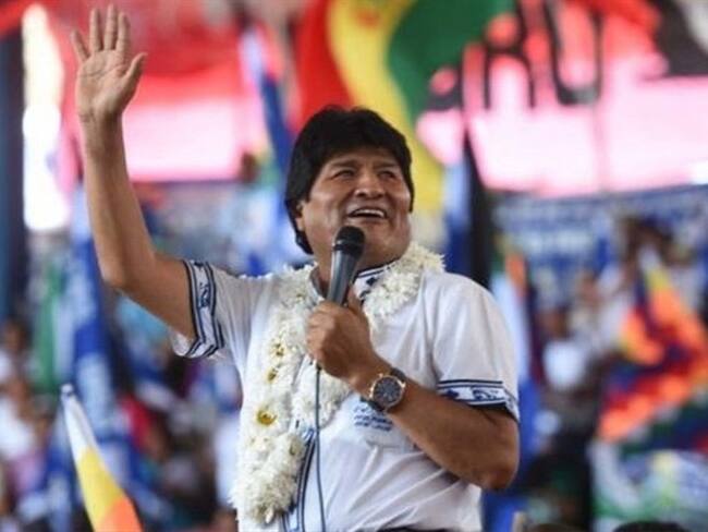 El presidente de Bolivia, Evo Morales, aceptó este sábado postularse nuevamente como candidato a la presidencia, aunque deberá modificar la Constitución para logararlo.. Foto: BBC Mundo