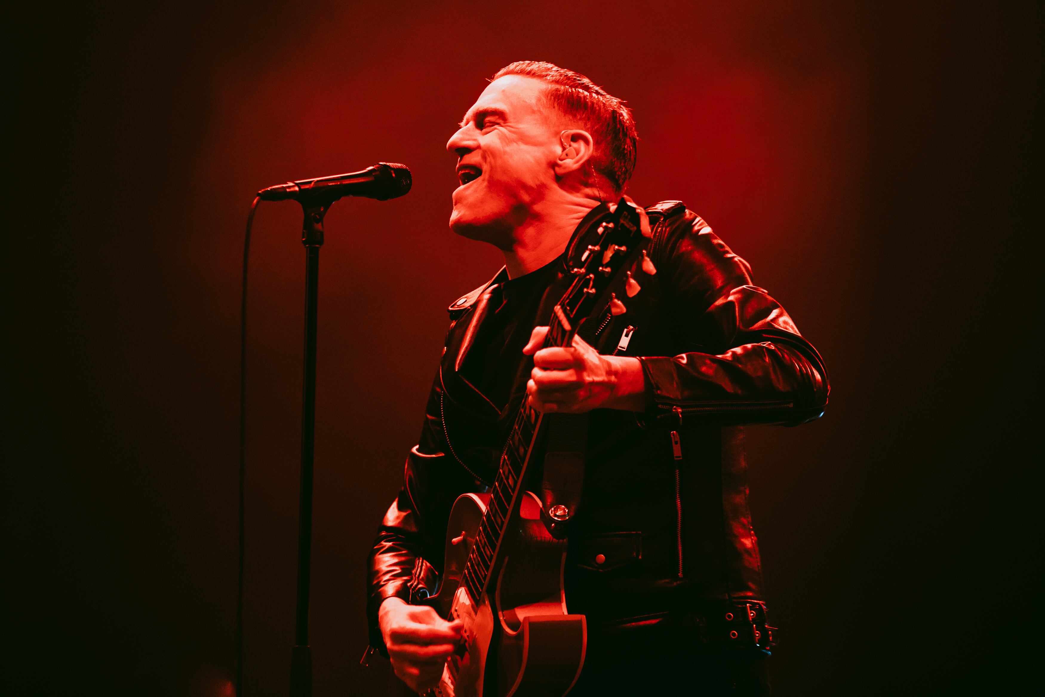 Bryan Adams habló en La W sobre su nuevo sencillo ‘Roll with the Punches’ y su trayectoria artística