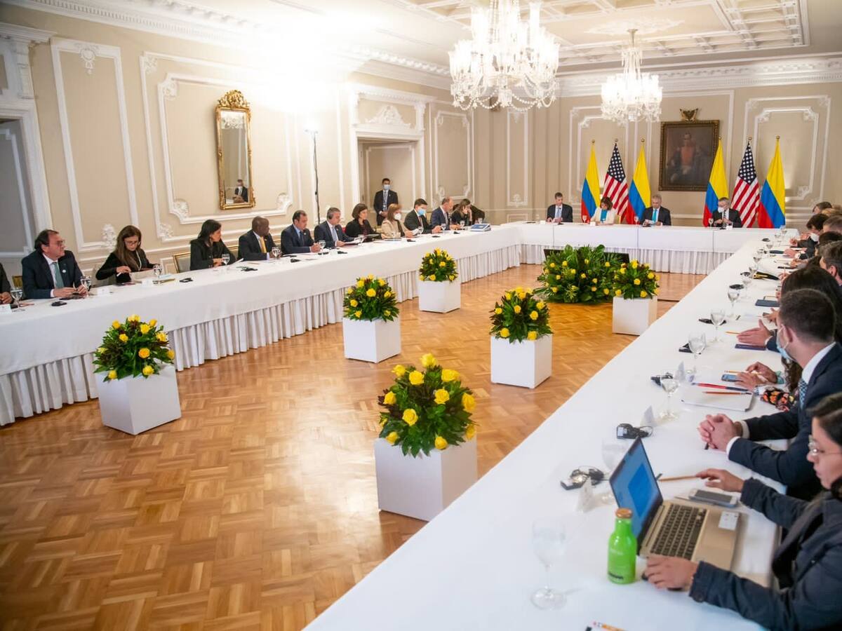 Estados Unidos anunció la entrega de doce helicópteros para la lucha contra el narcotráfico