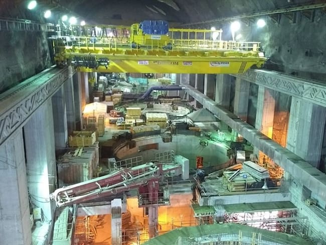 Fue revelada una nueva imagen de la casa de máquinas de Hidroituango en la que ya se observa el suelo, que estaba bajo el agua. Créditos fotos: Claudia Julieta Duque