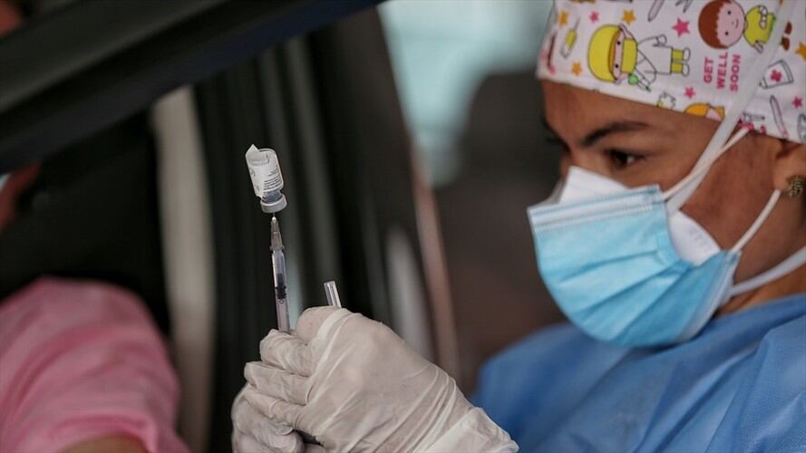 Inicia la vacunación para mayores de 60 años. Foto: Colprensa