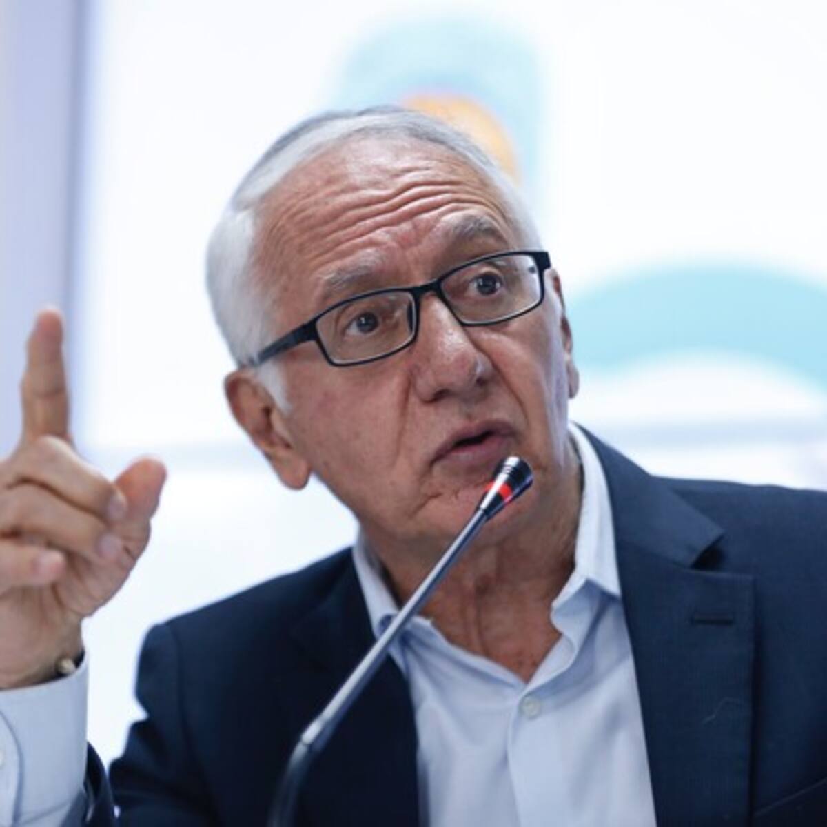 Oposición anuncia moción de censura contra ministro de Salud, Guillermo Alfonso Jaramillo