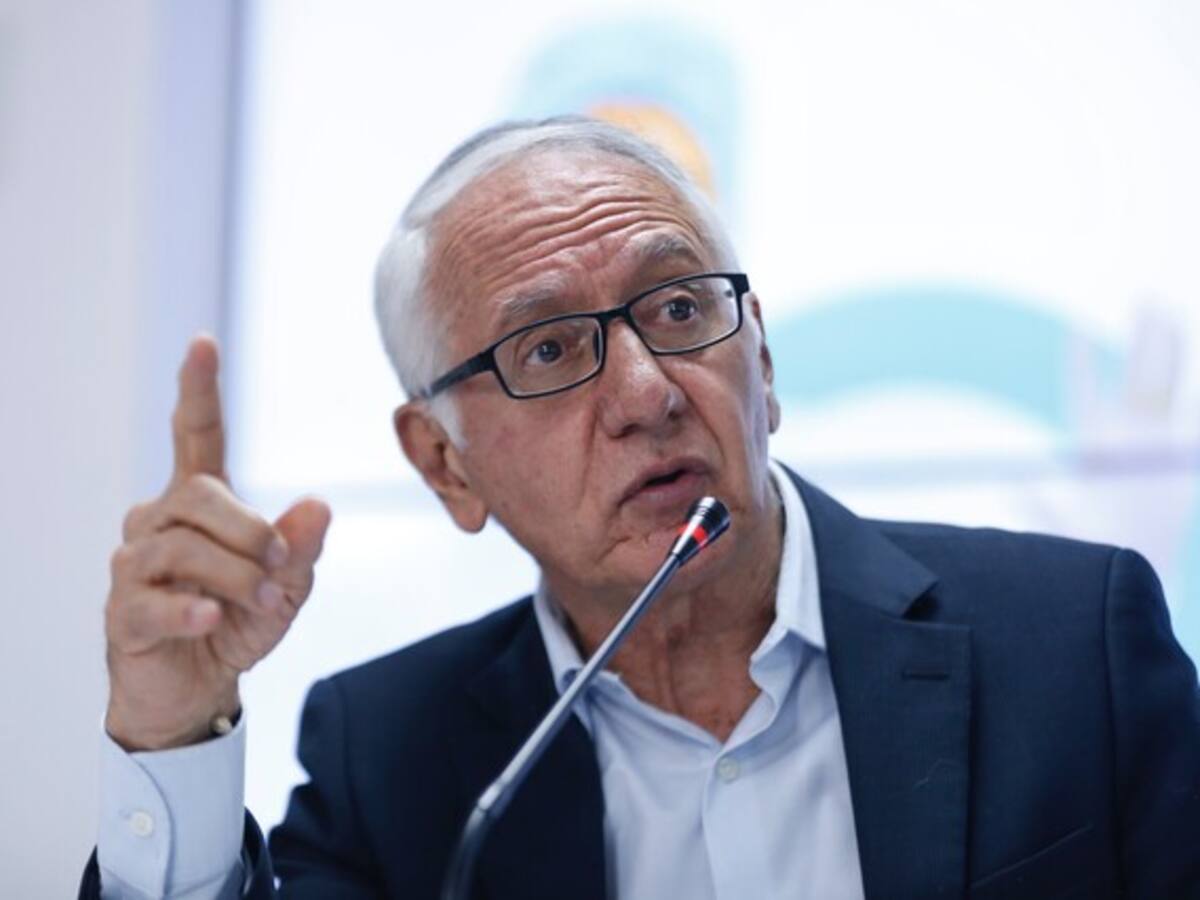 Oposición anuncia moción de censura contra ministro de Salud, Guillermo Alfonso Jaramillo