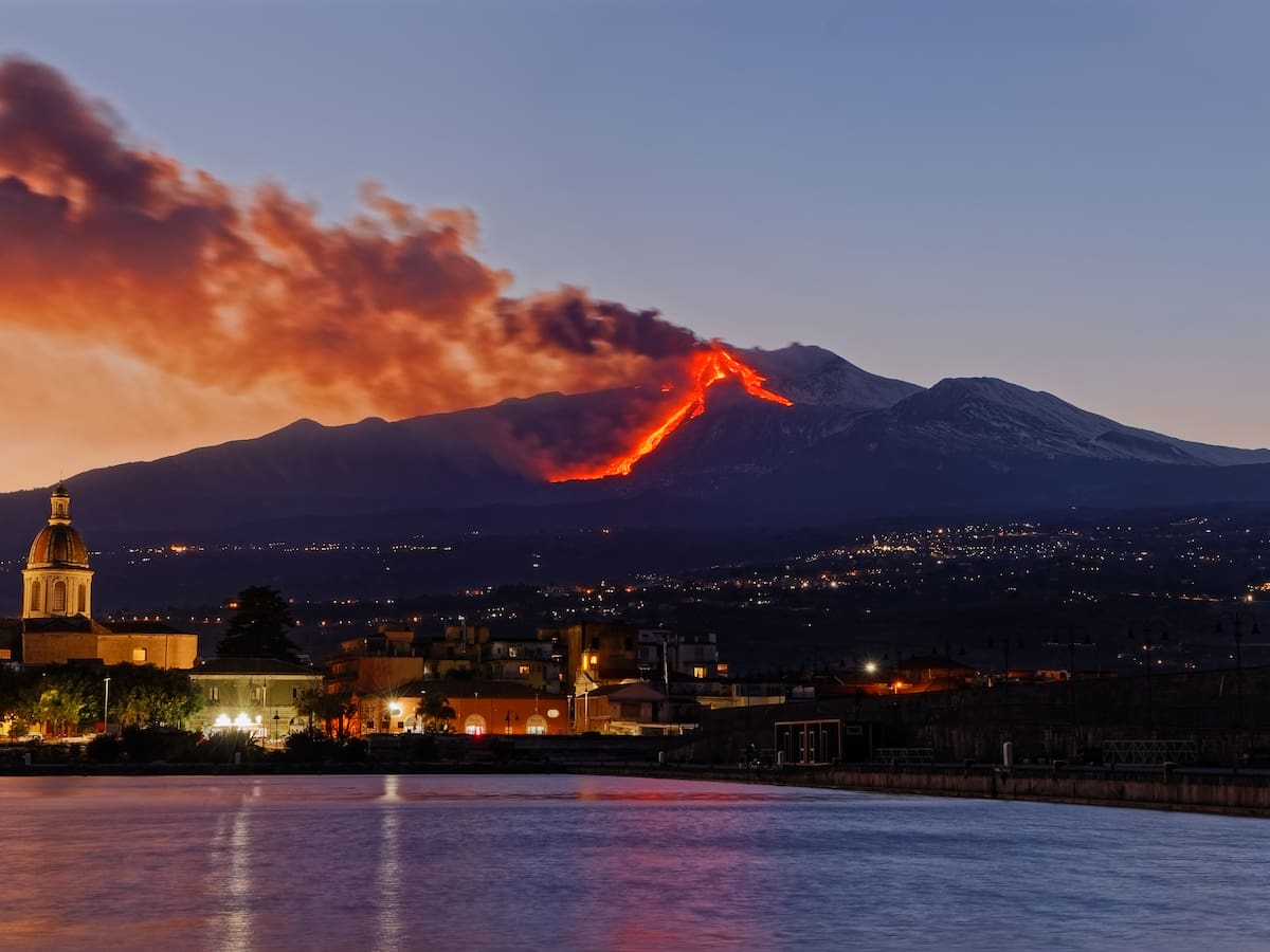 Los 5 países con más volcanes activos del mundo: Uno de ellos tiene al más devastador de la historia